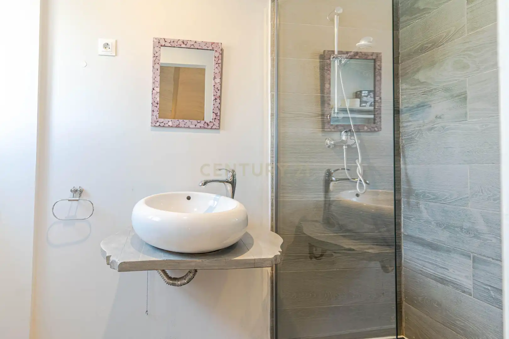 Bathroom of Houses for sale in Pinos Genil  with Air Conditioner, Private garden and Furnished