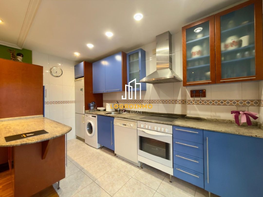 Cocina de Piso en venta en  Logroño con Calefacción, Piscina y Amueblado