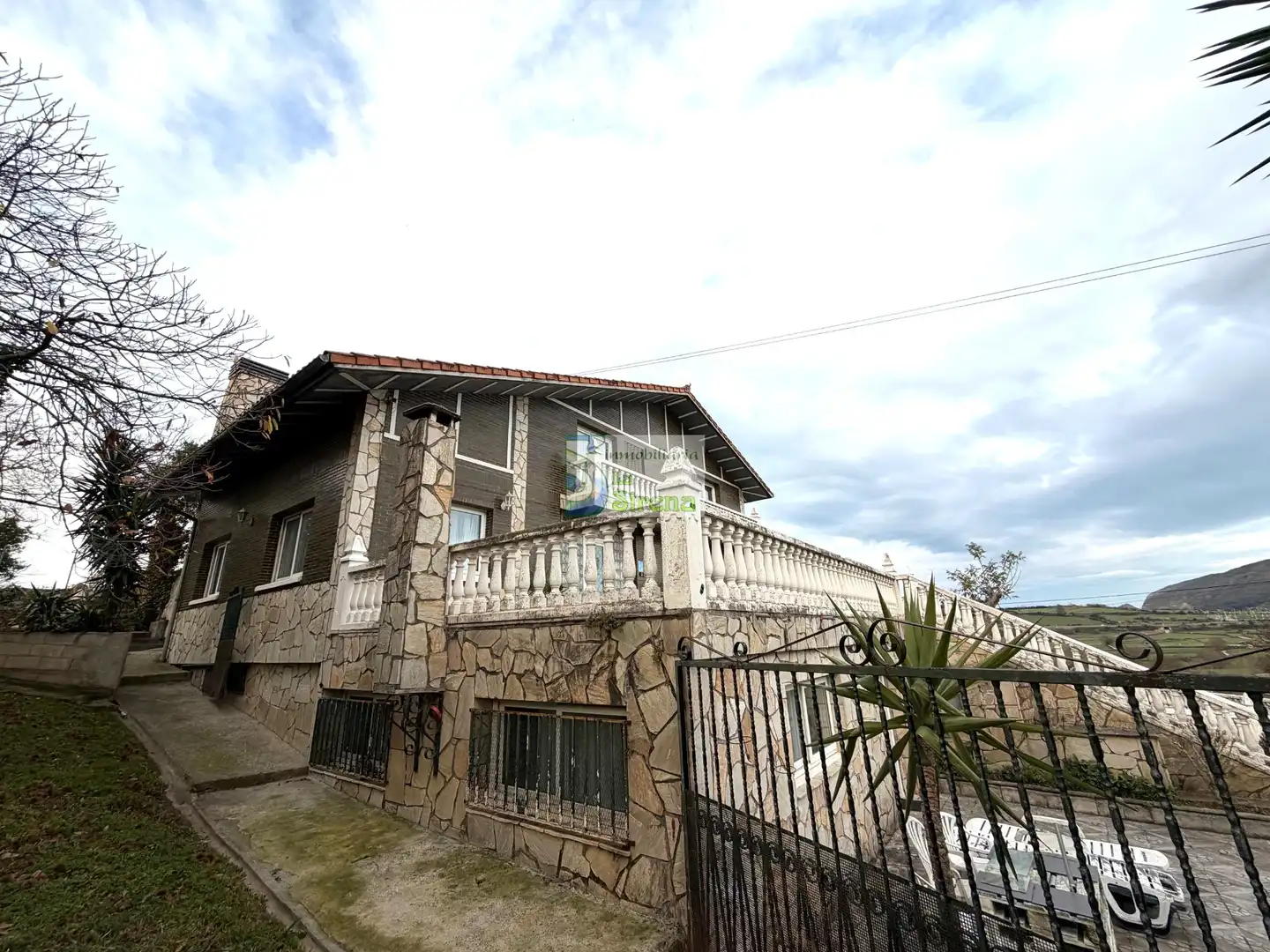Vista exterior de Casa o chalet en venta en Castro-Urdiales con Calefacción, Jardín privado y Terraza