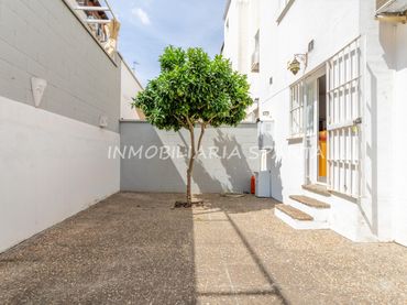 Reihenhaus mit Balkon zum Verkauf in Calle Clarín 7