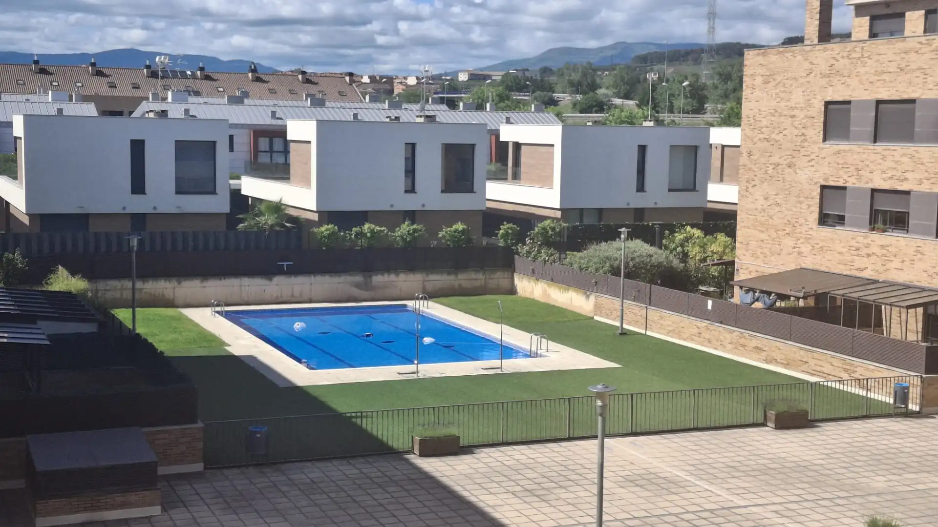 Piscina de Estudi en venda en  Logroño amb Aire condicionat, Calefacció i Parquet
