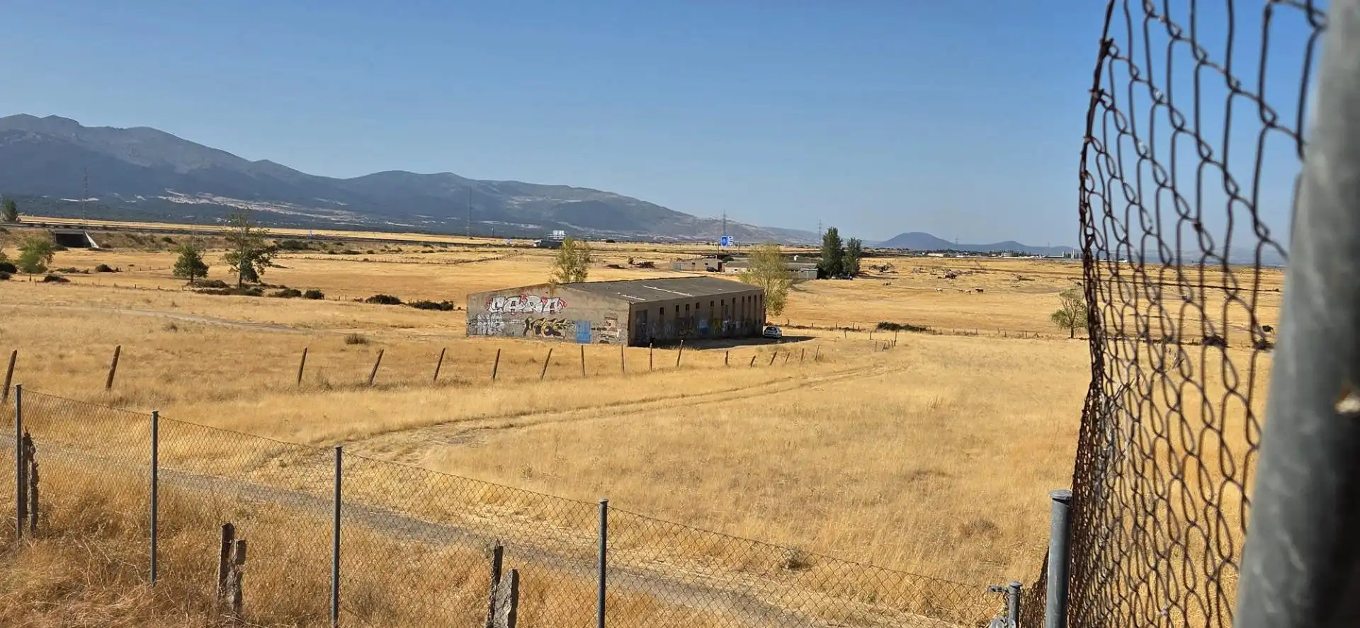 Vista exterior de Nau industrial en venda en Segovia