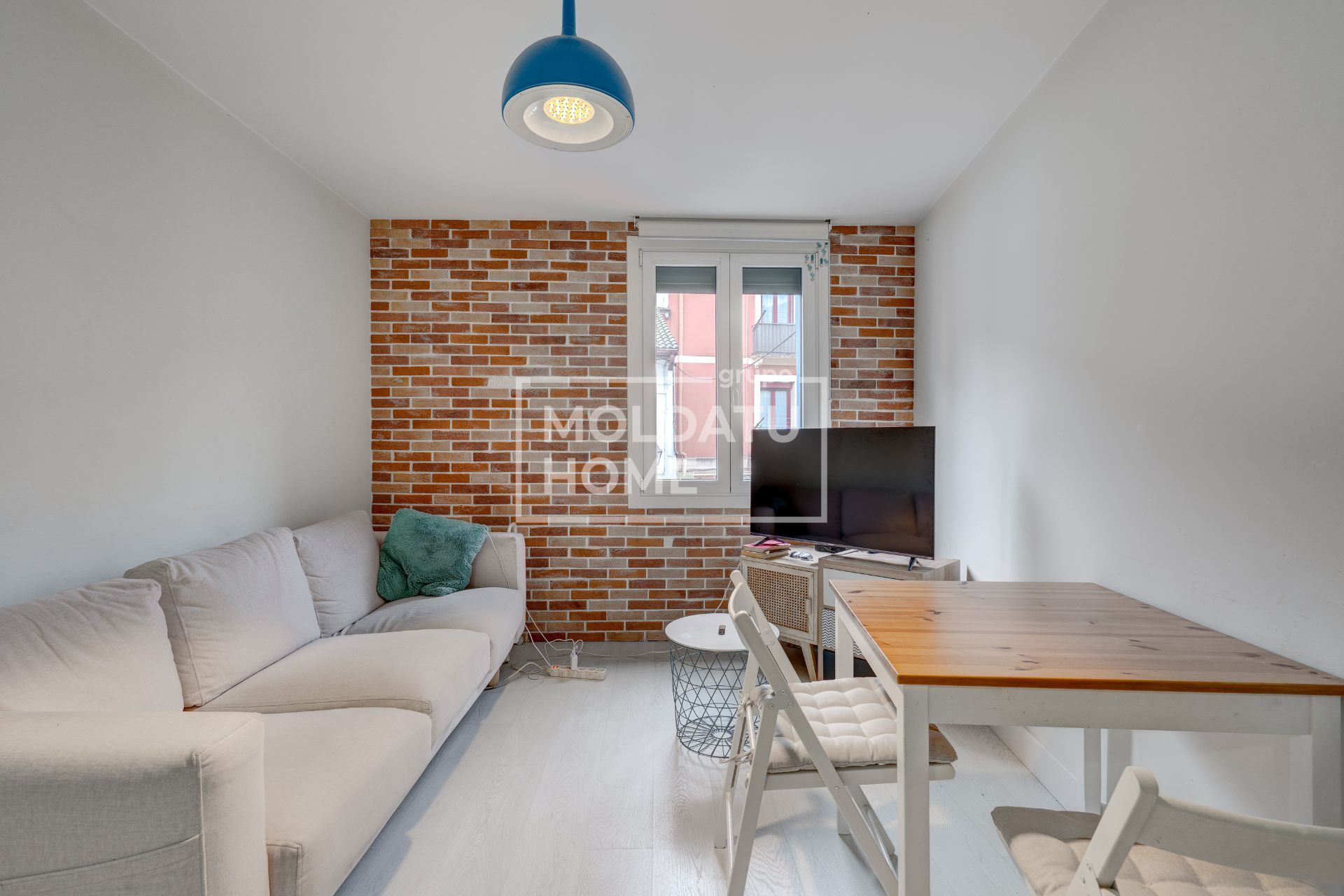 Sala d'estar de Pis en venda en Irun  amb Calefacció i Moblat