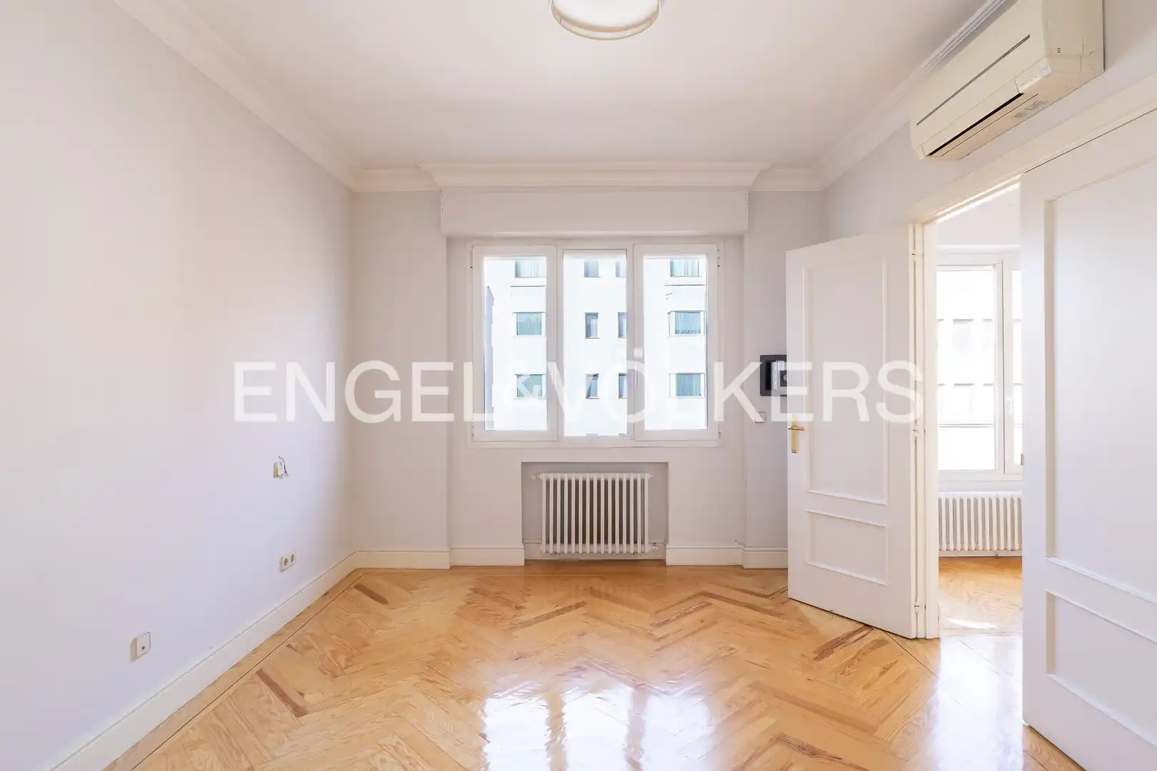 Habitación de Piso en venta en Madrid con Calefacción, Terraza y Trastero