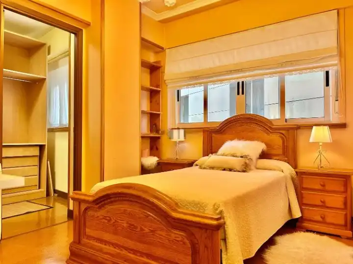 Bedroom of Flat for rent in Santiago de Compostela   with Heating, Furnished and Oven
