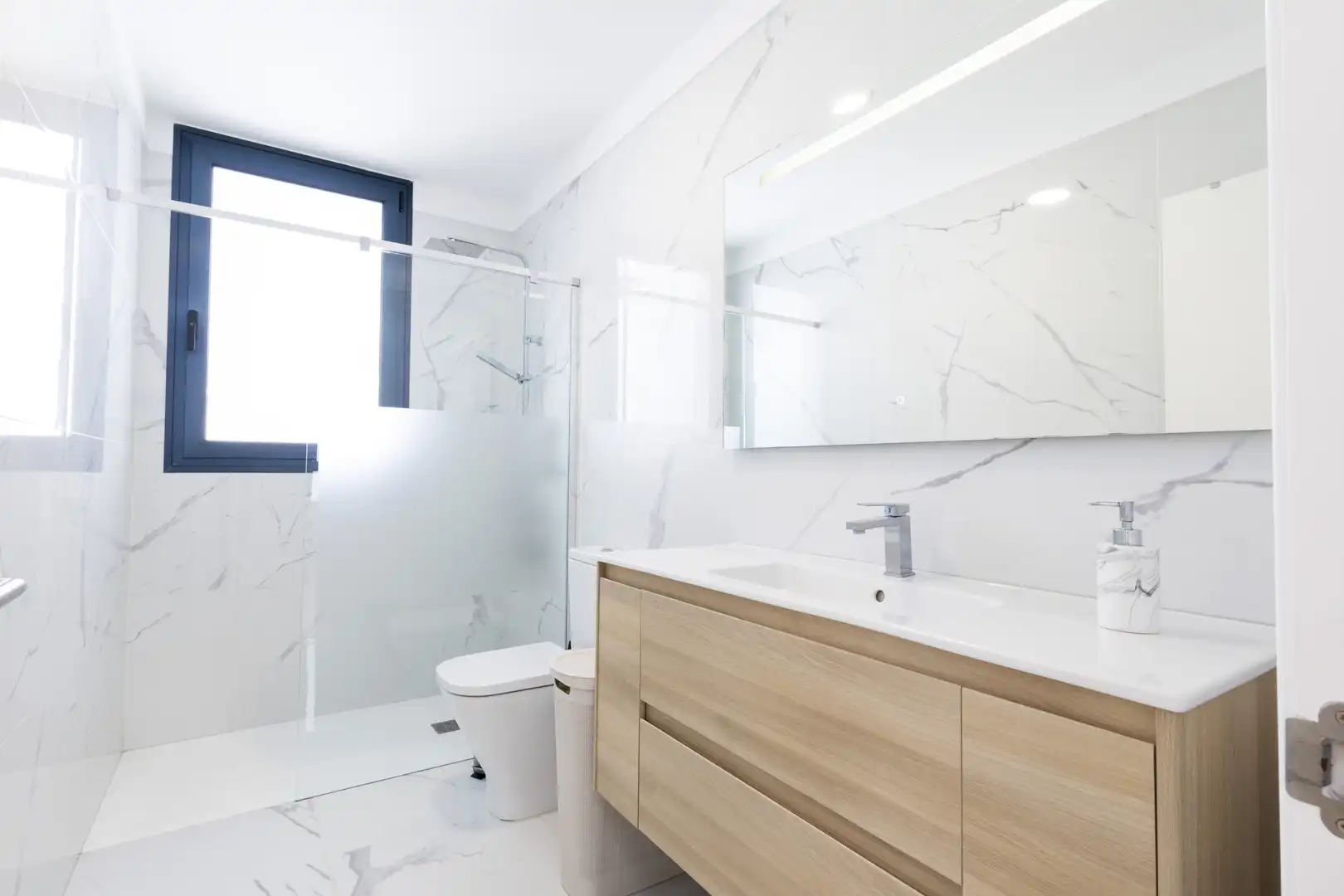 Badezimmer von Haus oder Chalet zum Verkauf in Los Realejos mit Privatgarten, Terrasse und Abstellraum