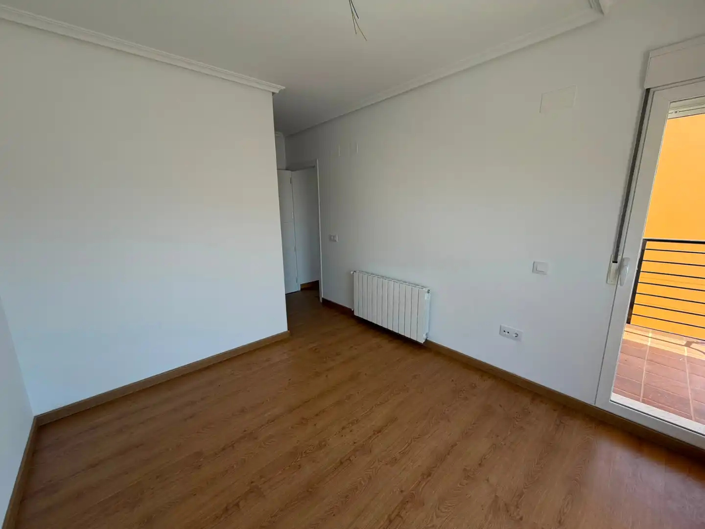 Dormitori de Casa adosada en venda en Utiel amb Calefacció, Parquet i Terrassa