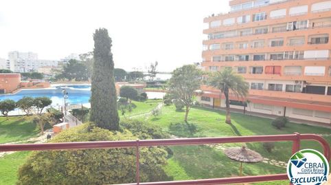 Apartamento con licencia turística en Santa Margarita, Roses, con terraza y piscinas comunitarias, imatge 4