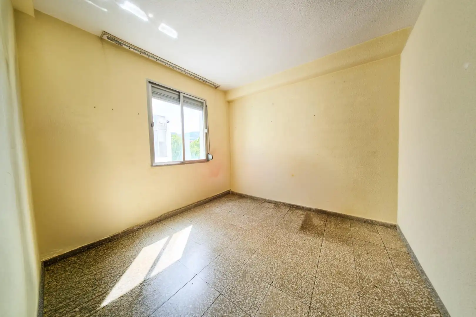 Habitación de Piso en venta en Granada con Calefacción