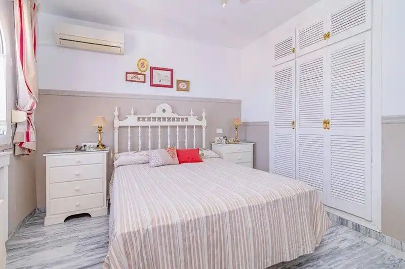 Dormitori de Casa o xalet en venda en Jun amb Aire condicionat, Terrassa i Traster