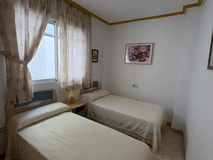 Dormitori de Pis en venda en Torrevieja amb Aire condicionat i Balcó