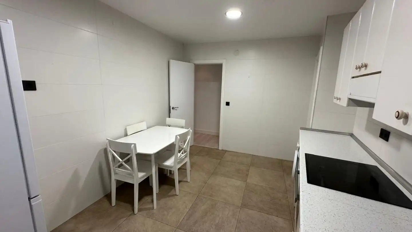 Wohnung zum Verkauf in Vitoria - Gasteiz mit Heizung, Parkett und Möbliert