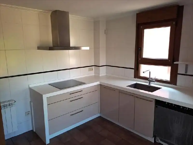 Cocina de Casa adosada en venta en Vilagarcía de Arousa con Jardín privado, Terraza y Trastero