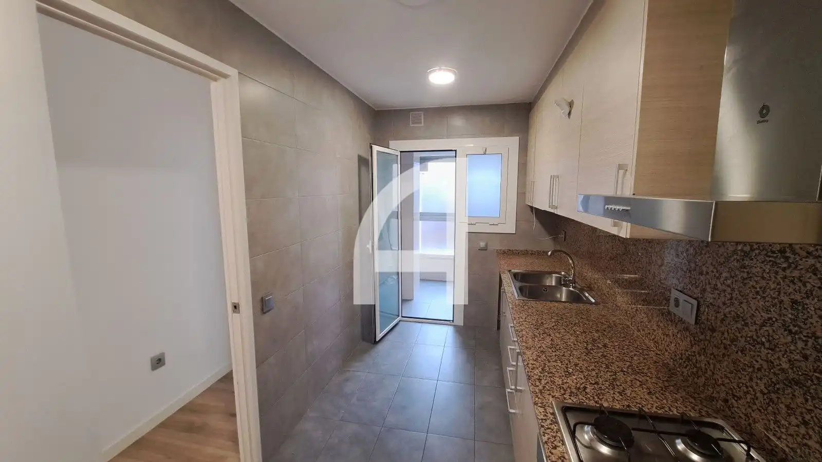 Cocina de Piso en venta en Terrassa con Calefacción y Terraza