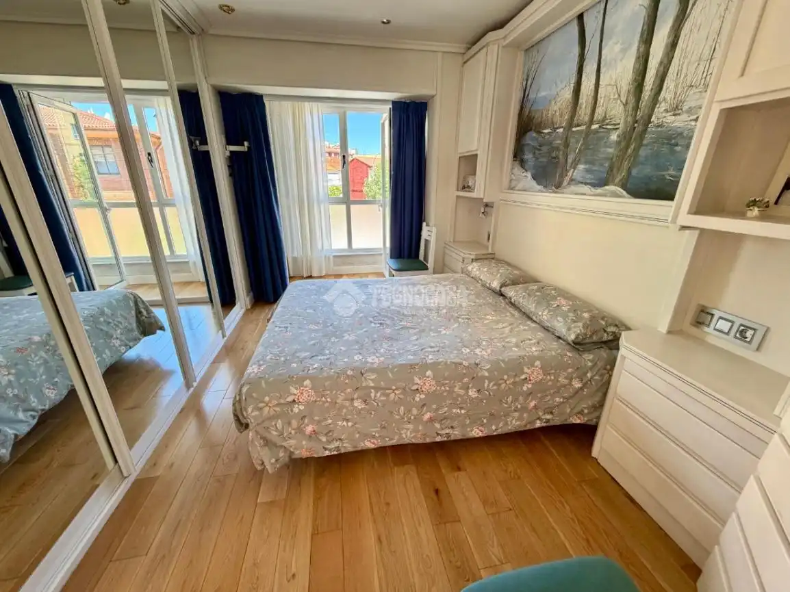 Habitación de Casa adosada en venta en León Capital  con Parquet, Terraza y Amueblado