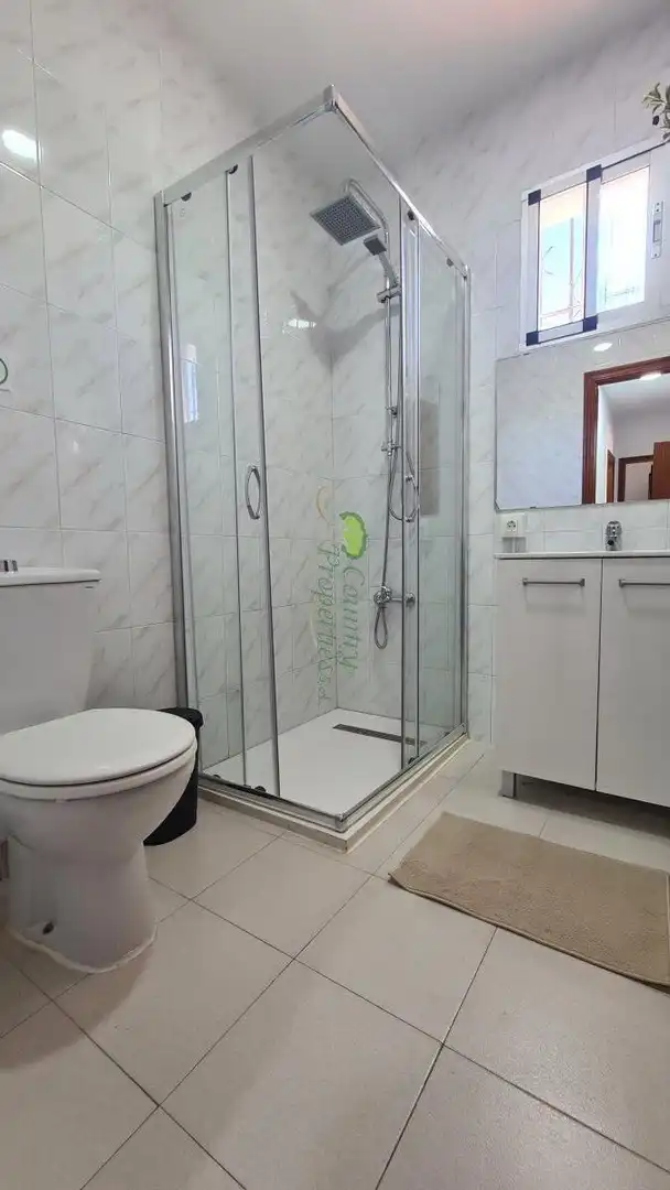 Baño de Finca rústica en venta en Vélez-Málaga con Aire acondicionado, Jardín privado y Terraza