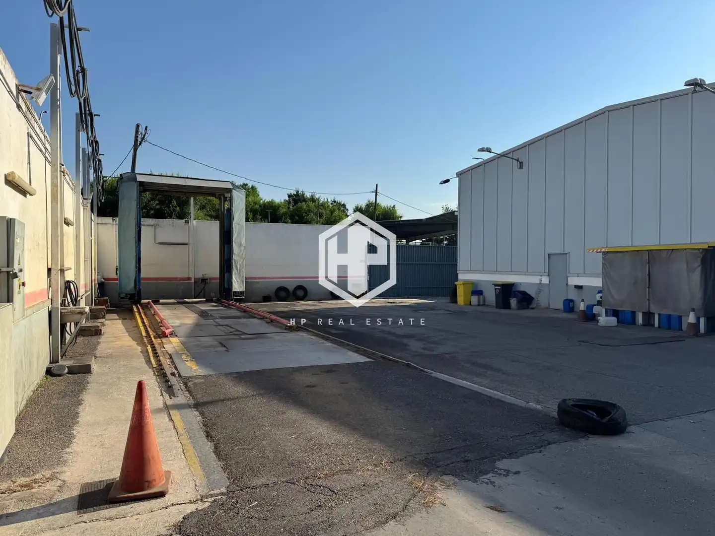 Vista exterior de Nau industrial de lloguer en Madrid amb Calefacció i Alarma