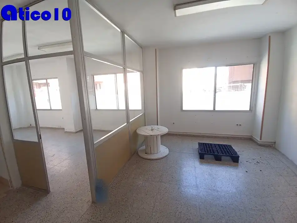Local en venta en Oviedo 