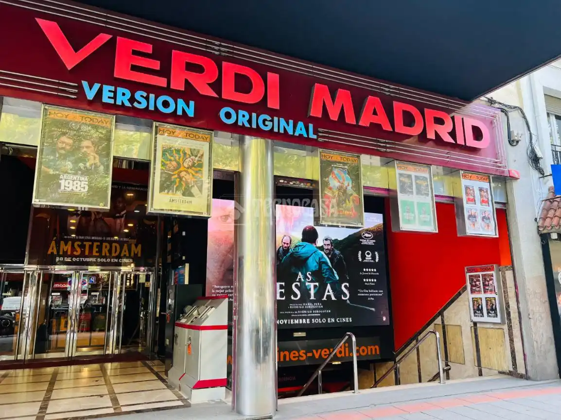 Vista exterior de Piso en venta en Madrid con Calefacción