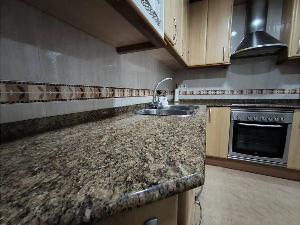 Cuina de Apartament en venda en Canovelles amb Calefacció i Balcó