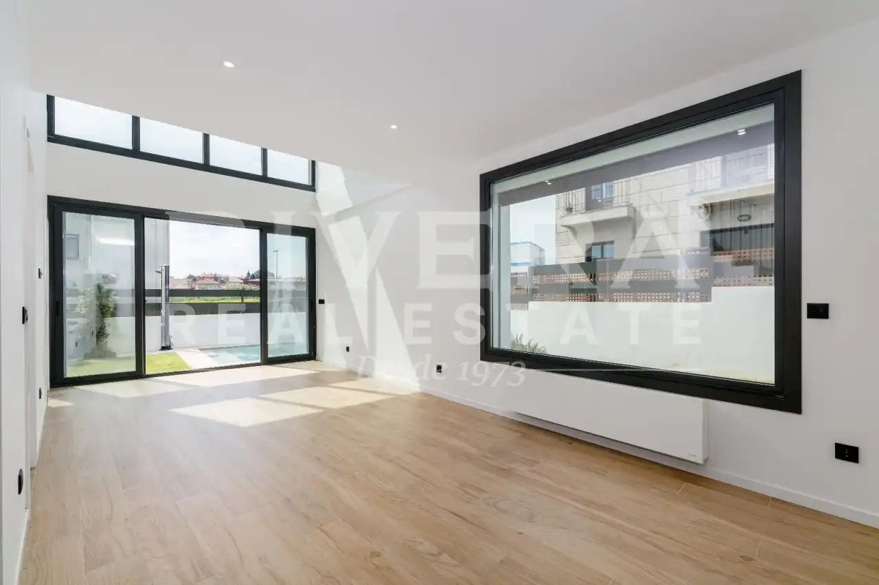 Sala de estar de Casa adosada en venta en Vigo  con Calefacción y Jardín privado