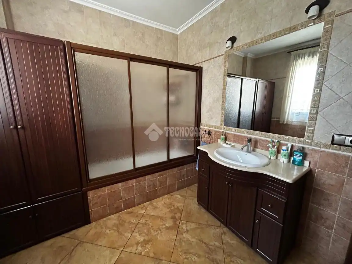 Baño de Casa adosada en venta en Alcalá del Río con Aire acondicionado