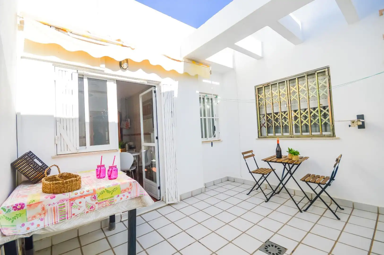 Terrasse von Einfamilien-Reihenhaus zum Verkauf in Almería mit Klimaanlage und Abstellraum