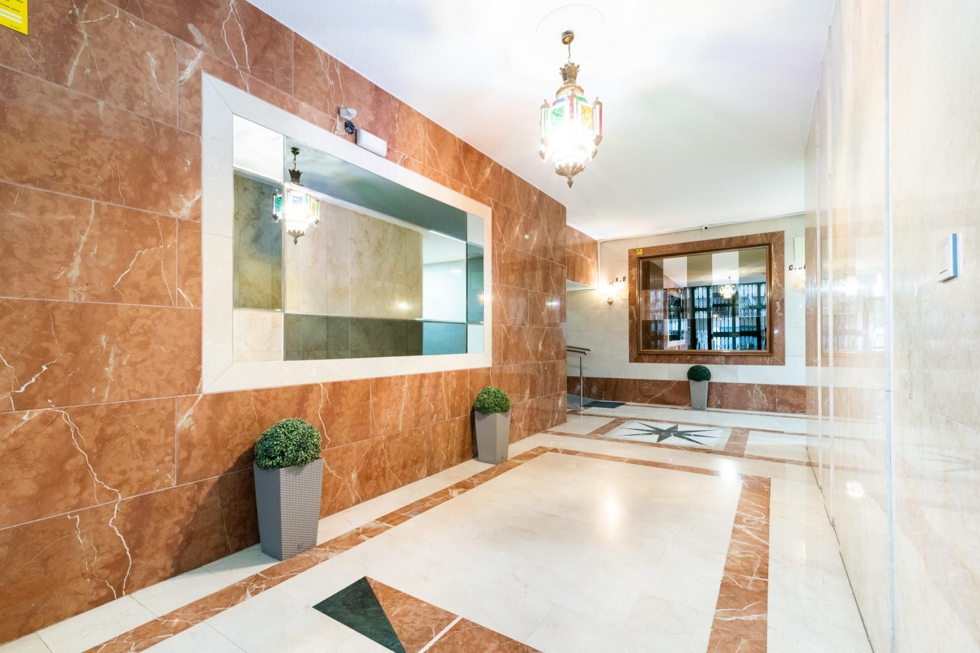 Flat for sale in  Granada Capital  with Air Conditioner and Terrace