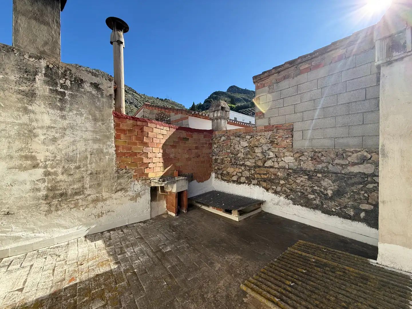 Vista exterior de Casa adosada en venda en Benimeli amb Terrassa i Balcó
