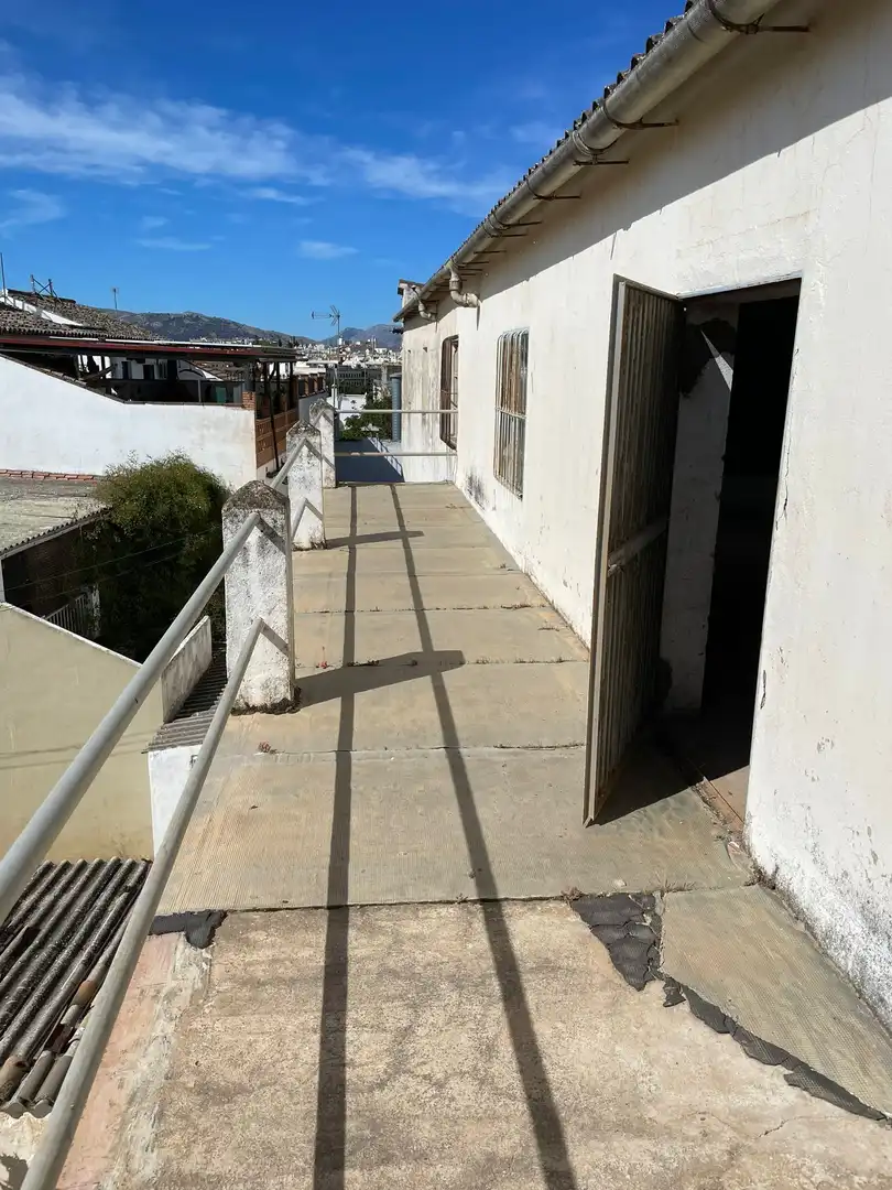 Vista exterior de Nau industrial en venda en Ronda