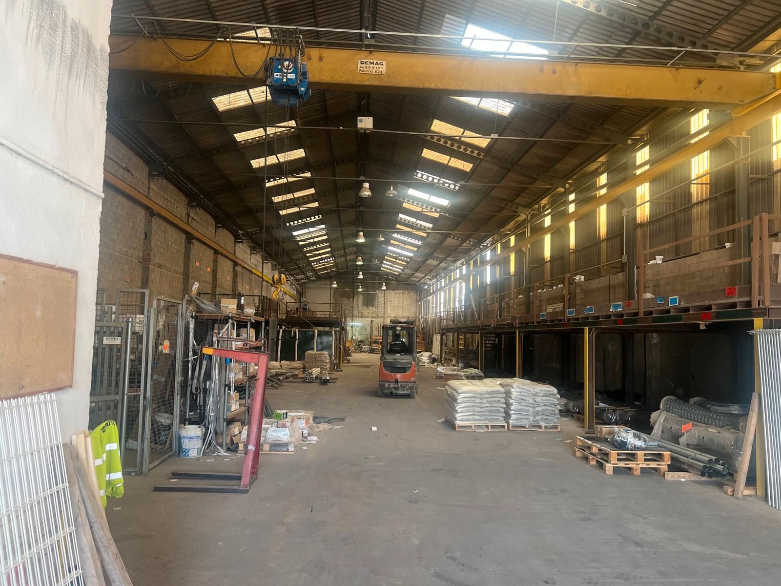 Nau industrial en venda en Manises amb Alarma