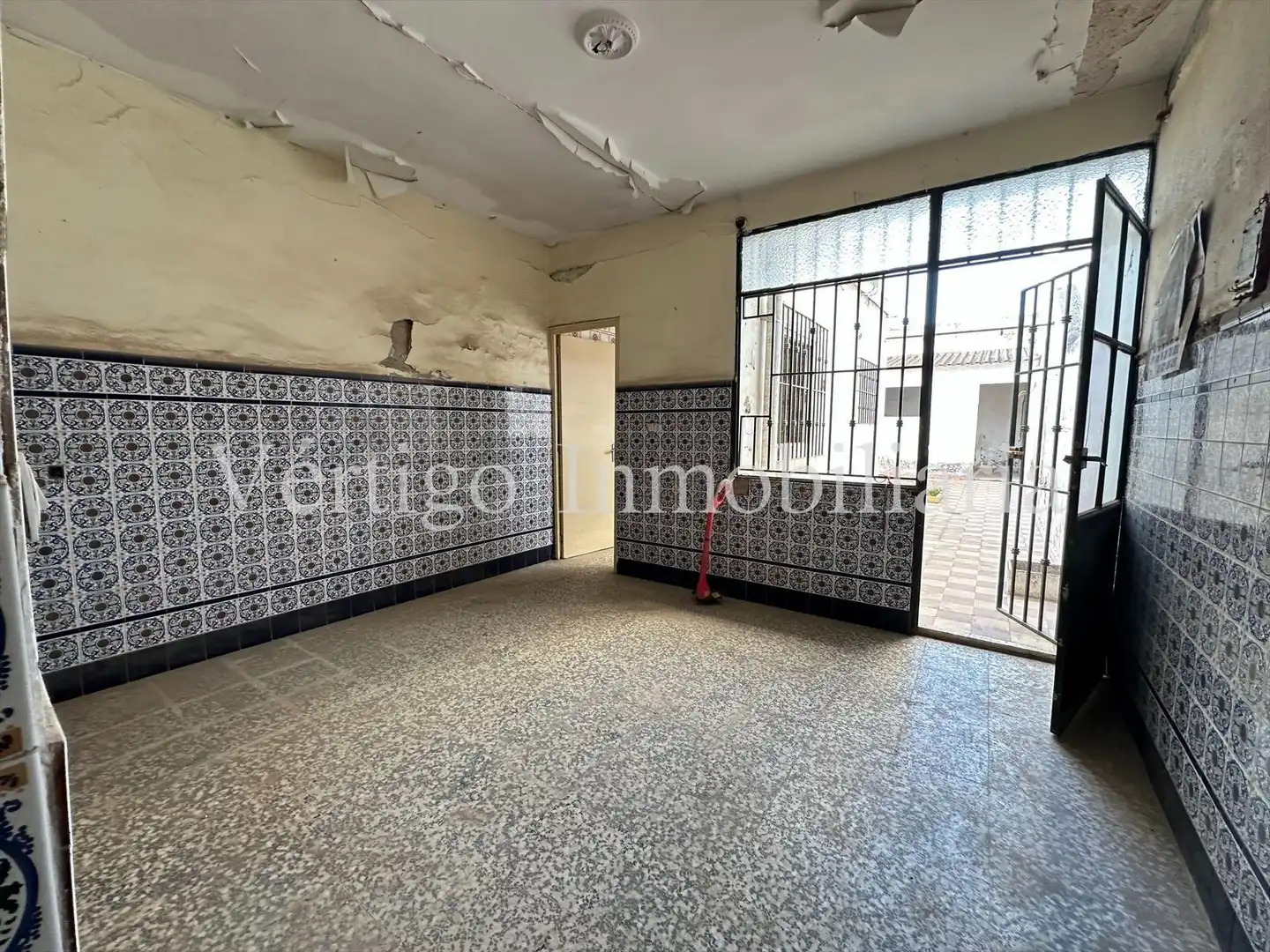 Exterior view of Houses for sale in Dos Hermanas  with Terrace, Storage room and Balcony