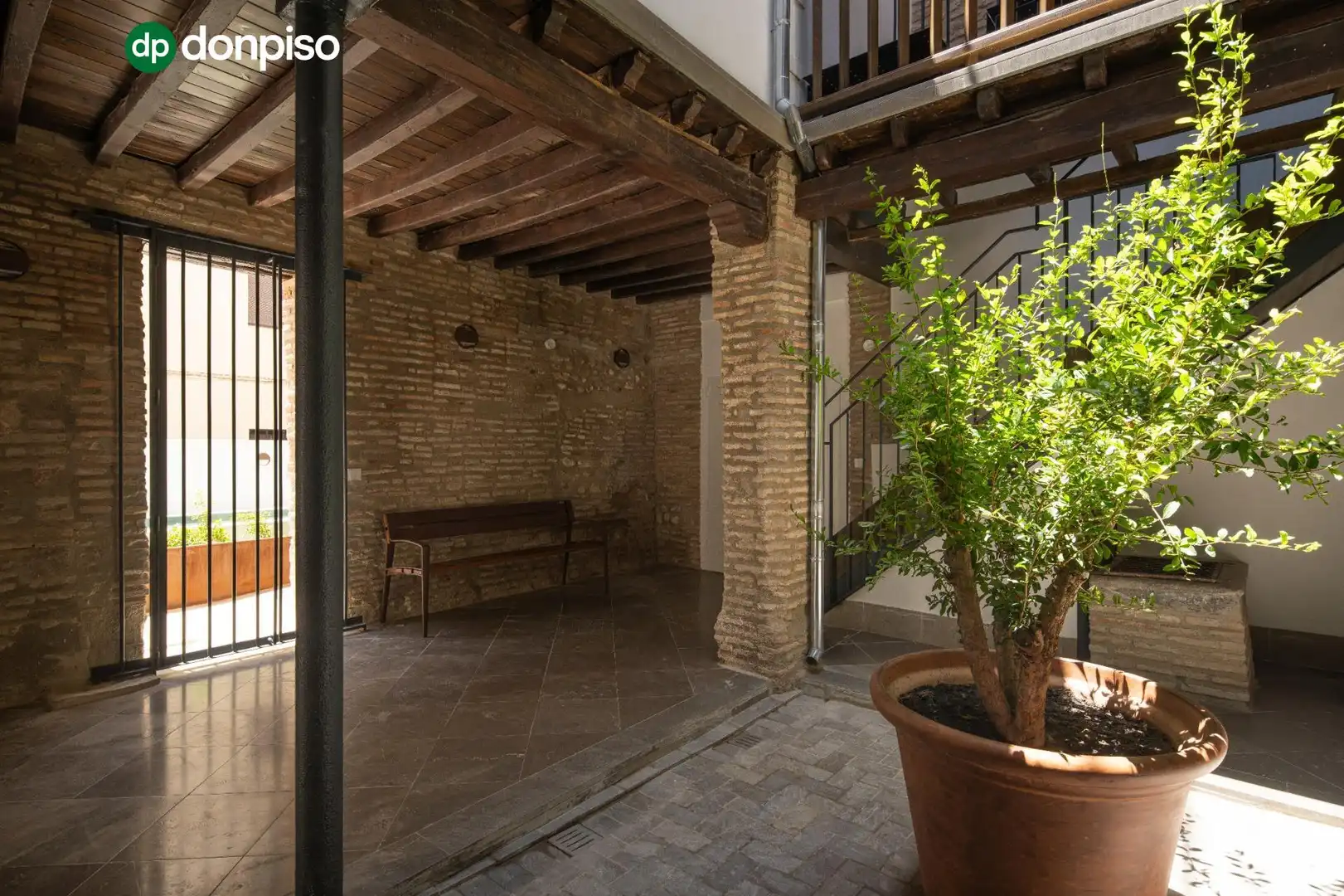 Flat for sale in Granada  with Air Conditioner