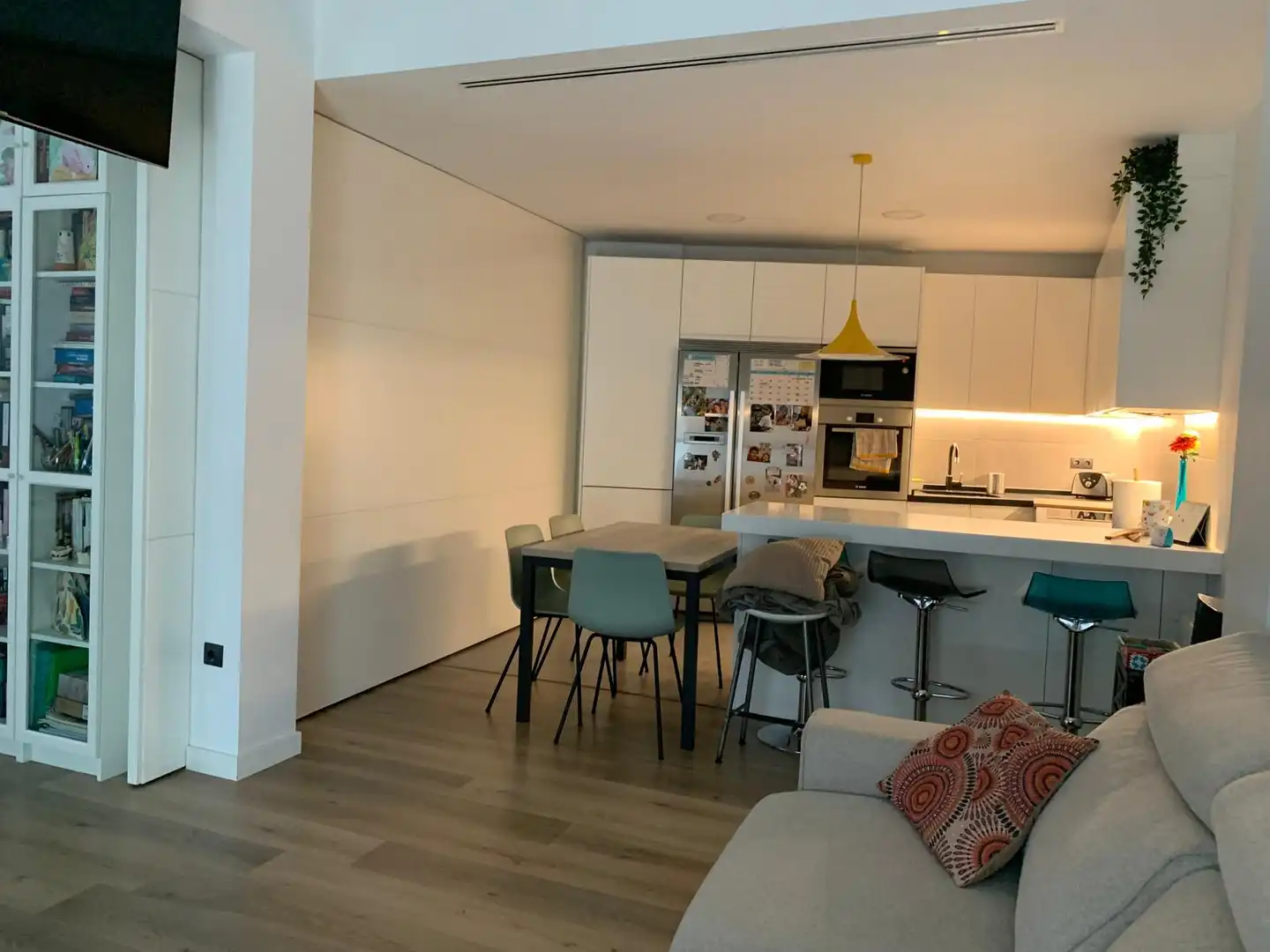 Cuina de Pis en venda en Sevilla amb Aire condicionat, Terrassa i Moblat