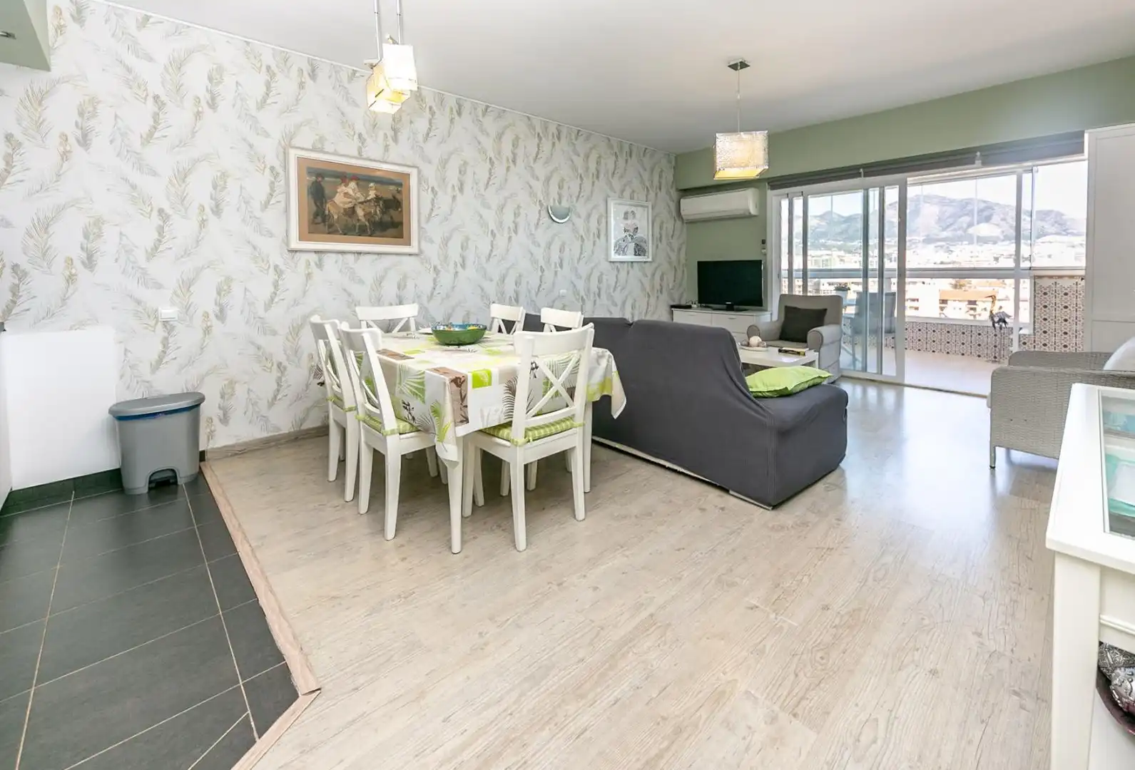 Esszimmer von Dachboden zur Miete in Fuengirola mit Klimaanlage, Heizung und Terrasse