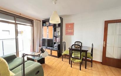 Living room of Flat for sale in L'Hospitalet de Llobregat  with Furnished, Oven and Balcony
