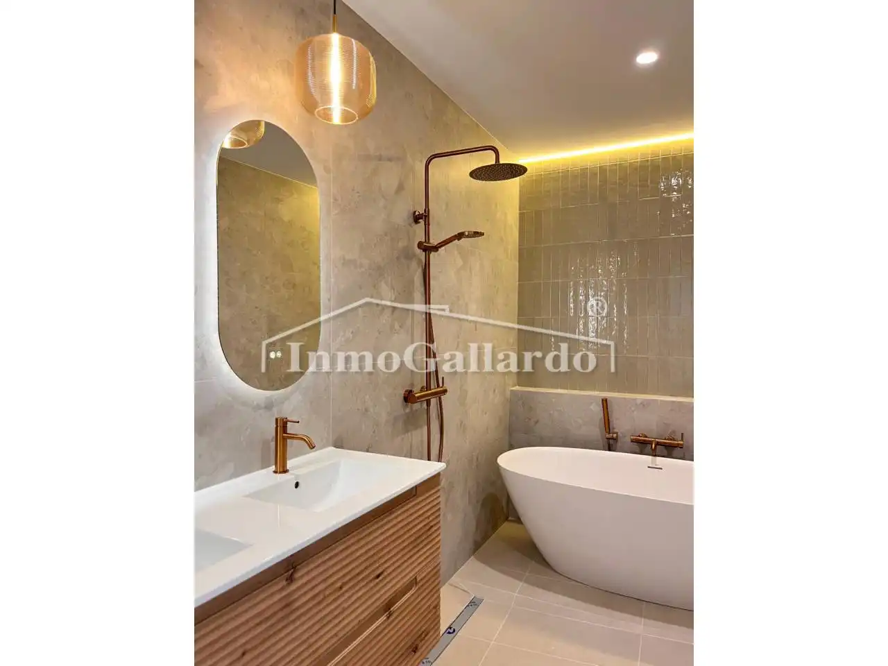 Bathroom of Flat for sale in Málaga  with Furnished and Alarm