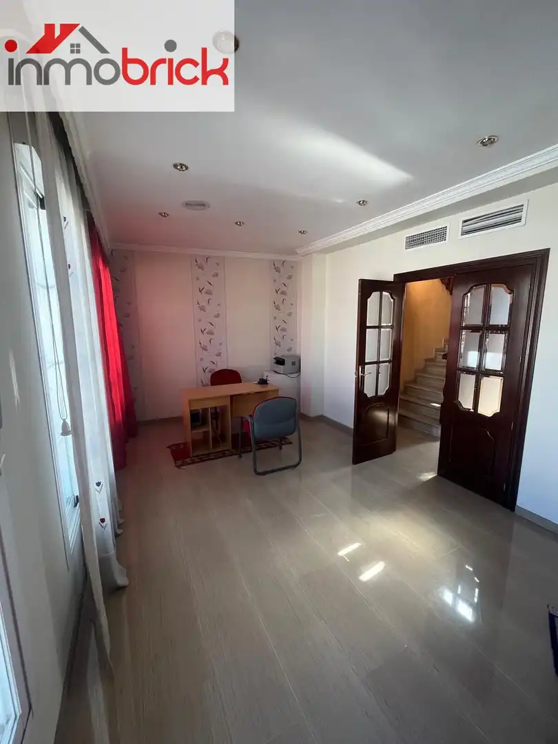 Casa o chalet en venta en Lucena con Calefacción, Terraza y Piscina