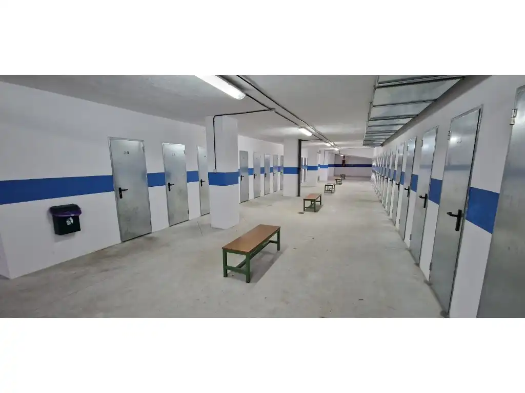 Parking of Study for sale in Sierra Nevada