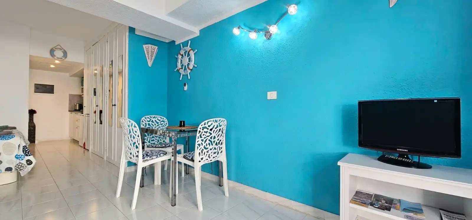 Comedor de Estudio en venta en Arona con Terraza, Amueblado y Piscina comunitaria