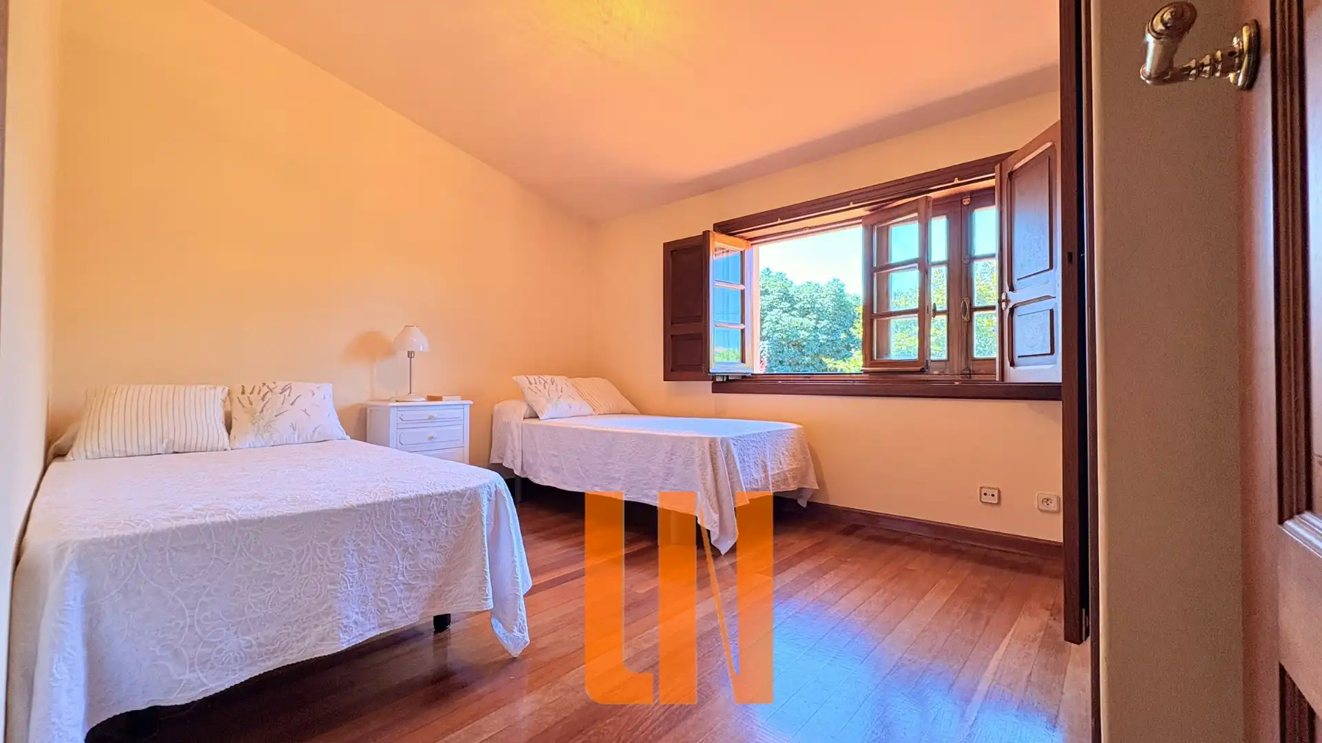 Habitación de Finca rústica en venta en Oleiros con Calefacción, Jardín privado y Parquet