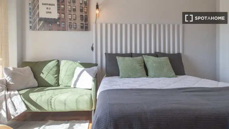 Bedroom of Flat for rent in Madrid  with Air Conditioner, Heating and Furnished