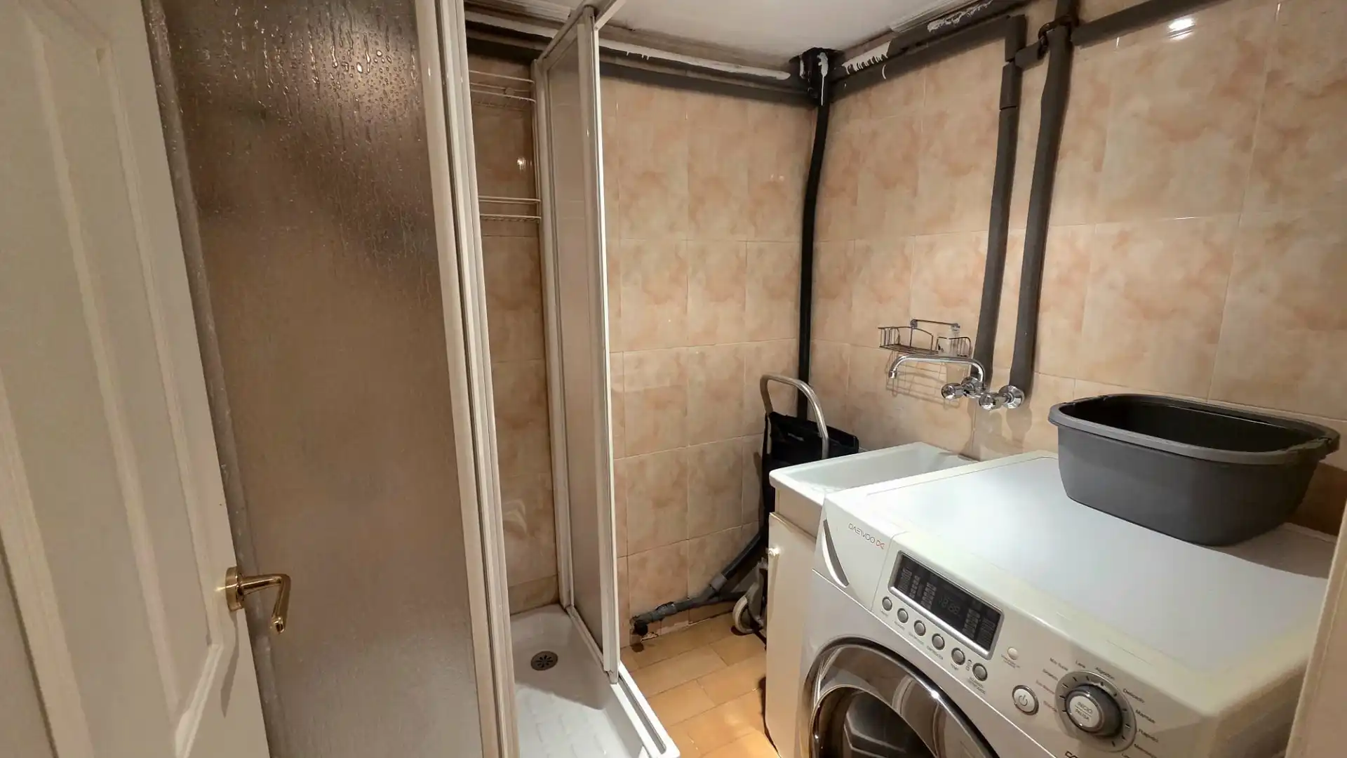 Bany de Casa o xalet en venda en Parla amb Aire condicionat, Calefacció i Jardí privat