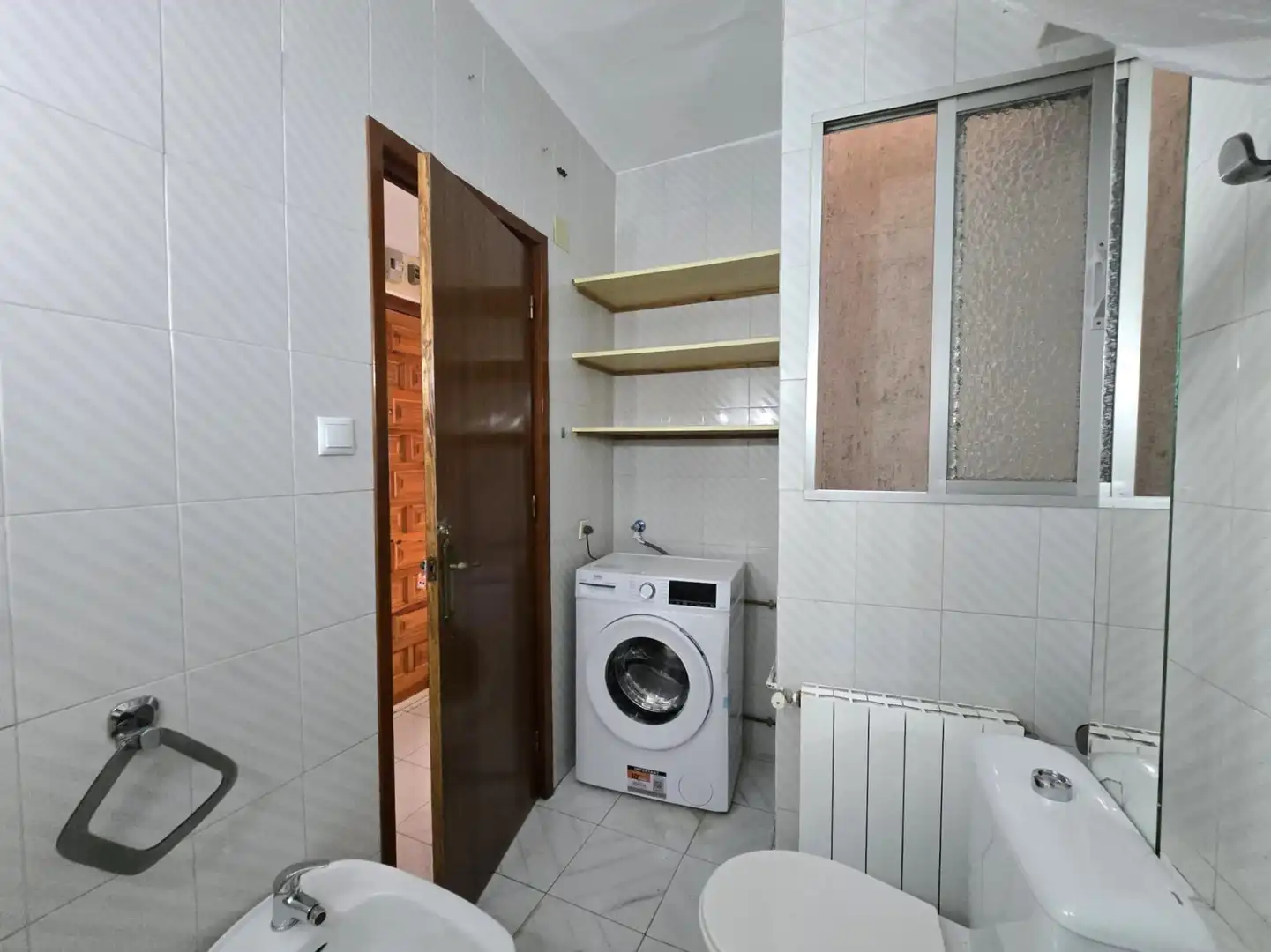 Baño de Piso de alquiler en Plasencia con Calefacción, Amueblado y Balcón