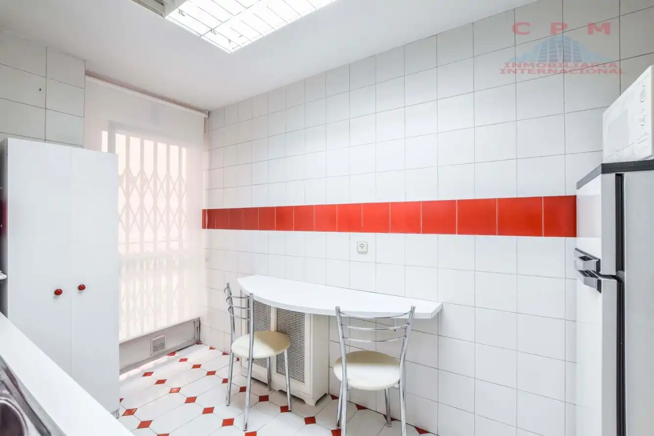 Kitchen of Flat for rent in Madrid  with Air Conditioner, Heating and Parquet flooring