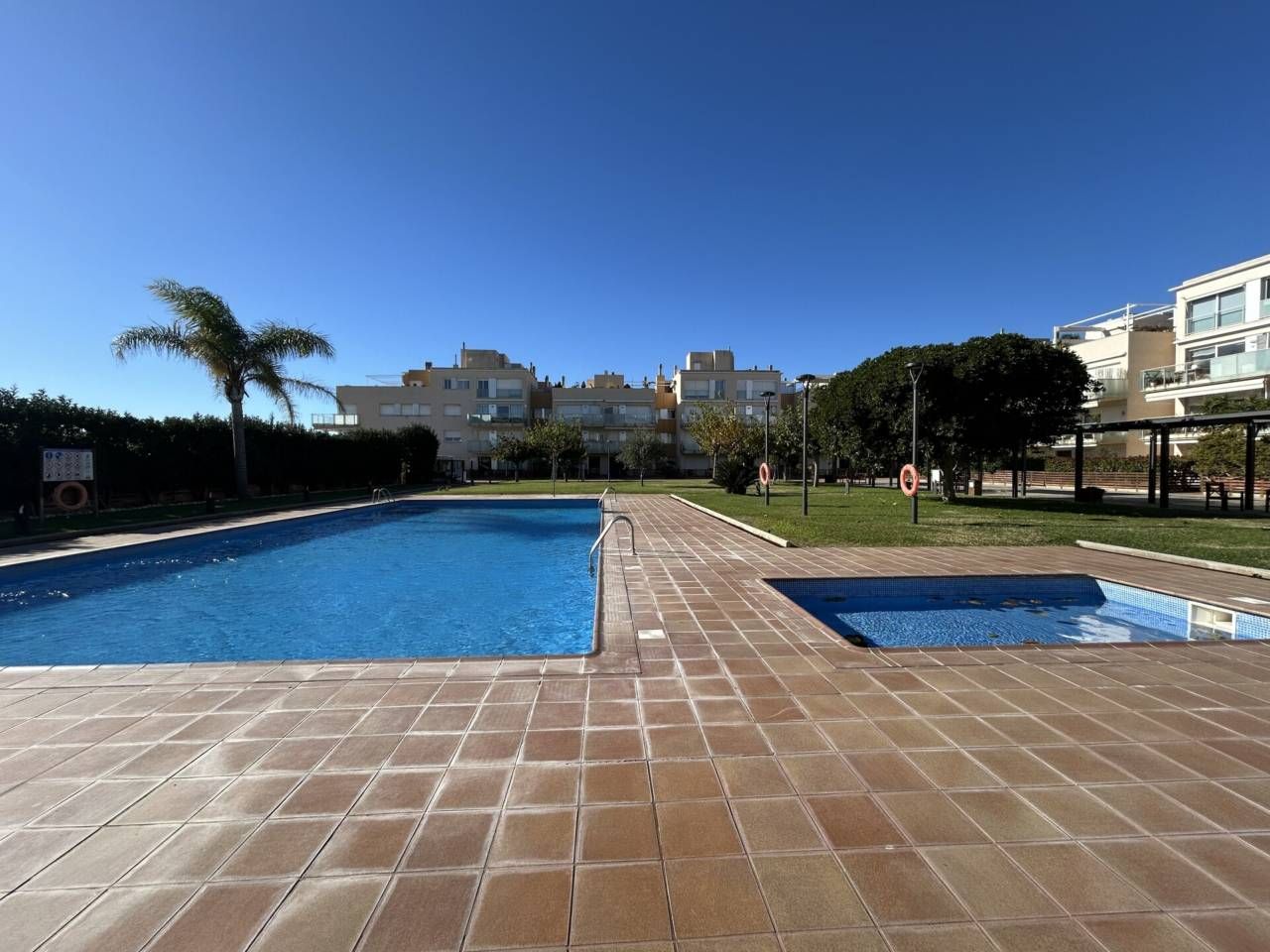 Swimming pool of Flat for sale in Cubelles  with Air Conditioner, Heating and Terrace