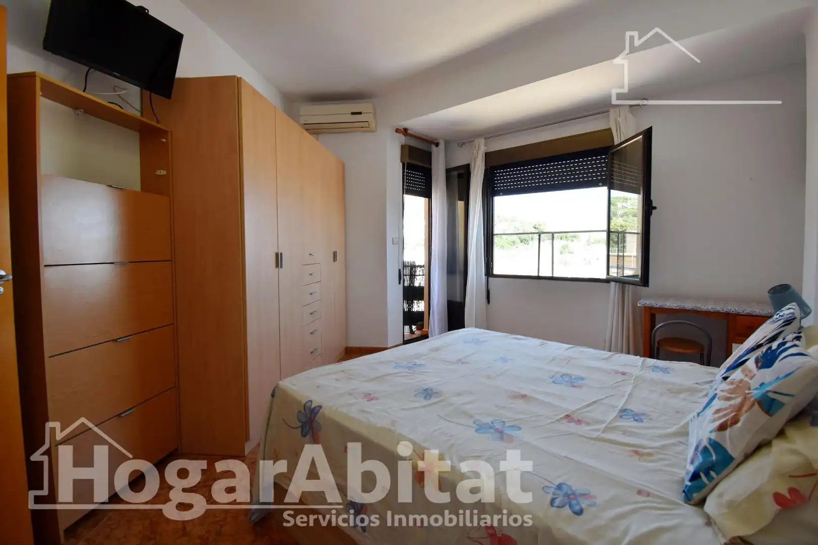 Dormitori de Pis de lloguer en Oliva amb Aire condicionat, Calefacció i Terrassa