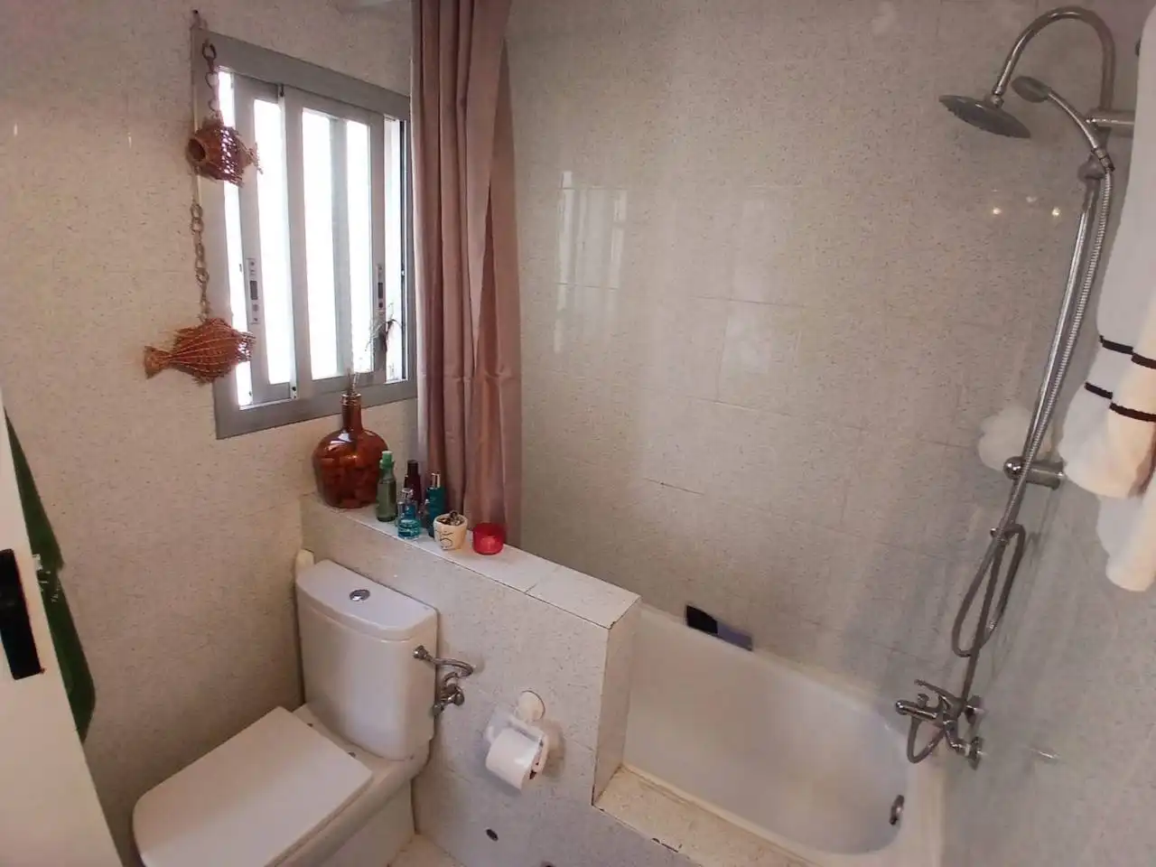 Badezimmer von Dachboden zum Verkauf in Vilanova i la Geltrú mit Klimaanlage, Parkett und Terrasse