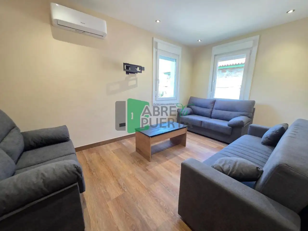 Sala d'estar de Casa o xalet de lloguer en Ourense Capital  amb Calefacció i Moblat