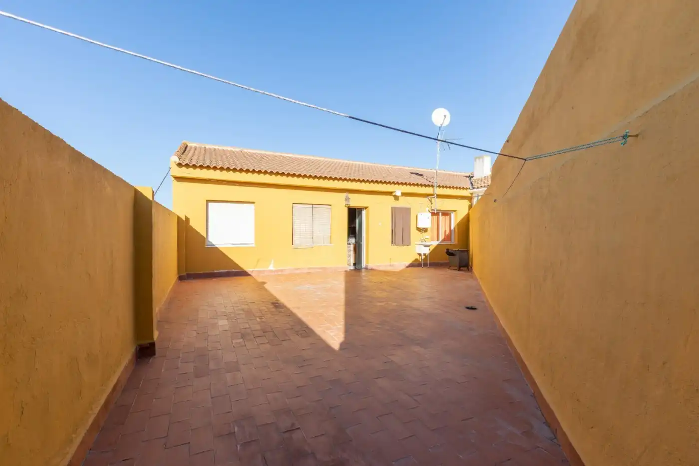 Außenansicht von Wohnung zum Verkauf in Moraleda de Zafayona mit Klimaanlage, Terrasse und Balkon
